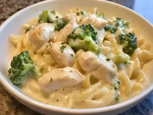chicken and broccoli alfredo no pasta calories 4 Chicken and broccoli Alfredo without pasta served in a creamy sauce, garnished with fresh herbs in a low-carb, keto-friendly dish.